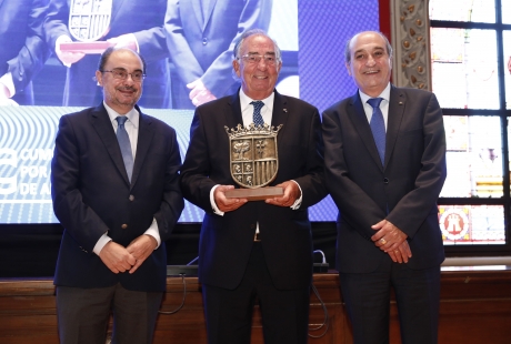 Lambán apuesta por la innovación, las comunicaciones y la energía más barata como ingredientes determinantes de la competitividad de las empresas aragonesas Lambán apuesta por la innovación, las comunicaciones y la energía más barata como ingredientes determinantes de la competitividad de las empresas aragonesas