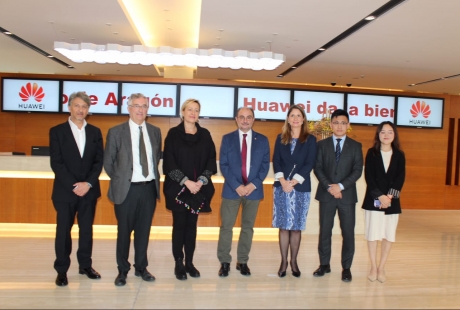 Lambán traslada a Huawei el potencial logístico de Aragón Lambán traslada a Huawei el potencial logístico de Aragón