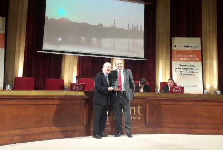 APL recibe en Barcelona el Premio Excelencia Empresarial por su impulso a la multimodalidad APL recibe en Barcelona el Premio Excelencia Empresarial por su impulso a la multimodalidad
